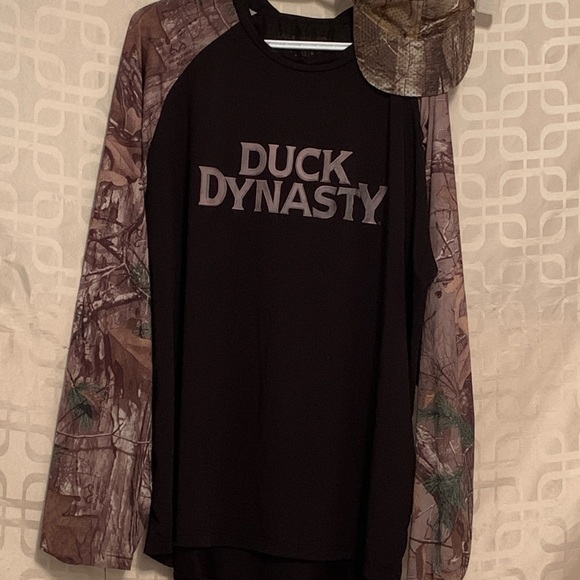 2 Piece Men’s Long Sleeve Shirt with Hat - Picture 2 of 5